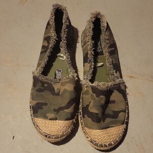 Jones New York Camouflage Flats